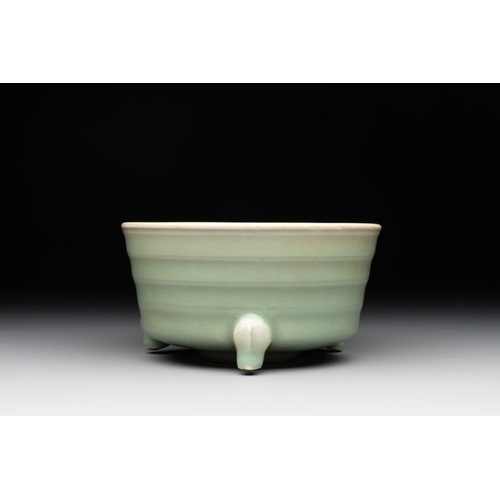 102 - A Chinese Longquan celadon tripod 'trigrams' censer, SongDia.: 13,5 cm - H.: 7 cm... 