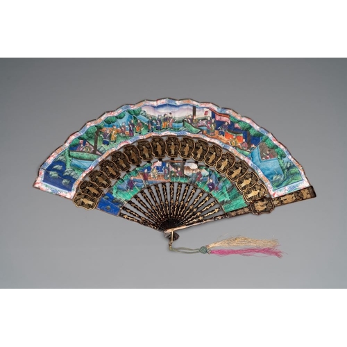 1028 - Two Chinese Canton gilt-lacquered and painted paper fans, one with original box, 19th C.Dim.: 48x 26... 