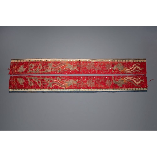 1058 - Five Chinese embroidered silk cloths with phoenixes, Buddhist lions and Sanxing, 19/20th C.Dim.: 22 ... 