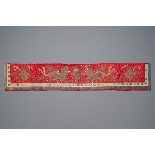 1058 - Five Chinese embroidered silk cloths with phoenixes, Buddhist lions and Sanxing, 19/20th C.Dim.: 22 ... 