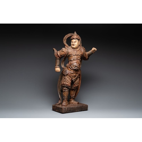 1068 - A large Chinese polychrome-lacquered wooden figure of a Guardian King, 18/19th C.H.: 91 cm
... 