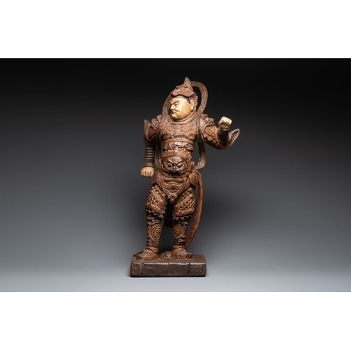 1068 - A large Chinese polychrome-lacquered wooden figure of a Guardian King, 18/19th C.H.: 91 cm
... 