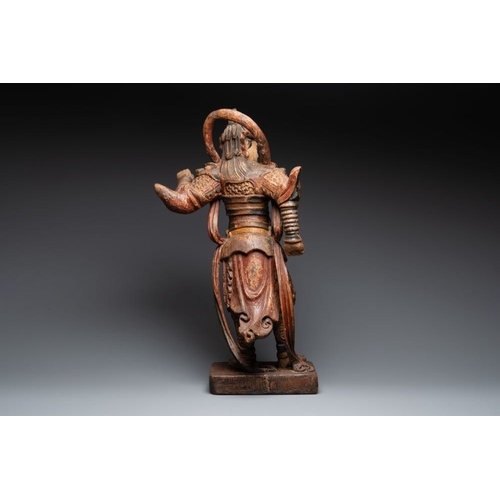 1068 - A large Chinese polychrome-lacquered wooden figure of a Guardian King, 18/19th C.H.: 91 cm
... 