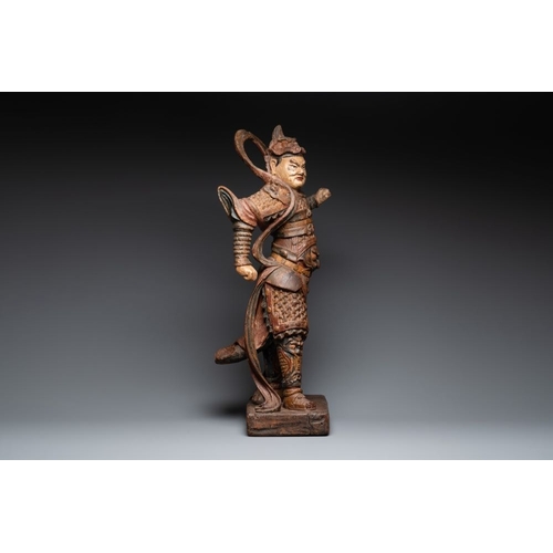 1068 - A large Chinese polychrome-lacquered wooden figure of a Guardian King, 18/19th C.H.: 91 cm
... 