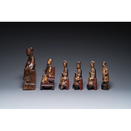 1072 - Six Chinese gilt-lacquered wooden sculptures of dignitaries and a guard, Ming and laterH.: 35 cm (th... 