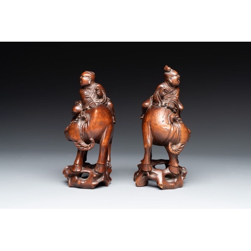 1073 - A pair of Chinese carved bamboo groups of a boy riding a buffalo, 19/20th C.H.: 21,9 cm (the tallest... 