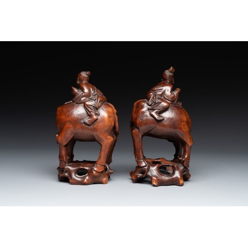 1073 - A pair of Chinese carved bamboo groups of a boy riding a buffalo, 19/20th C.H.: 21,9 cm (the tallest... 