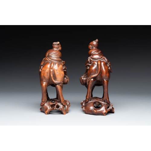 1073 - A pair of Chinese carved bamboo groups of a boy riding a buffalo, 19/20th C.H.: 21,9 cm (the tallest... 