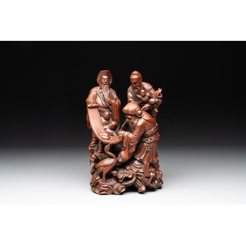 1074 - A Chinese carved wooden 'Fu Lu Shou' group, 19/20th C.H.: 24 cm