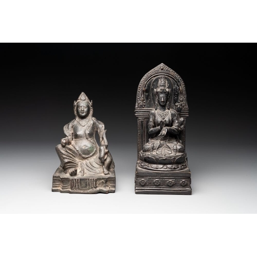 1076 - Two South-East Asian bronze figures of Buddha, 18/19th C.H.: 29,1 cm (the tallest)H.: 21,9 cm (the s... 