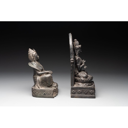 1076 - Two South-East Asian bronze figures of Buddha, 18/19th C.H.: 29,1 cm (the tallest)H.: 21,9 cm (the s... 