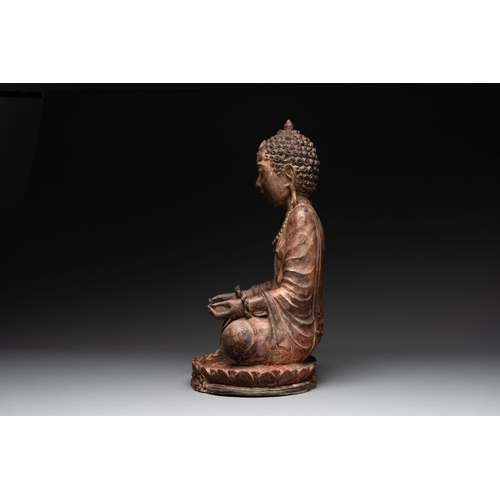 1077 - A Southeast Asian gilt-lacquered wooden sculpture of a praying ascetic, 18/19th C.H.: 55 cm
... 