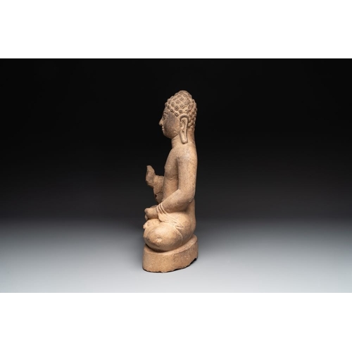 1079 - A Cambodian sandstone Buddha, pre-Angkor, 7/8th C.Dim.: 32 x 12 x 45,5 cm
Accompanied by a Laboratoi... 