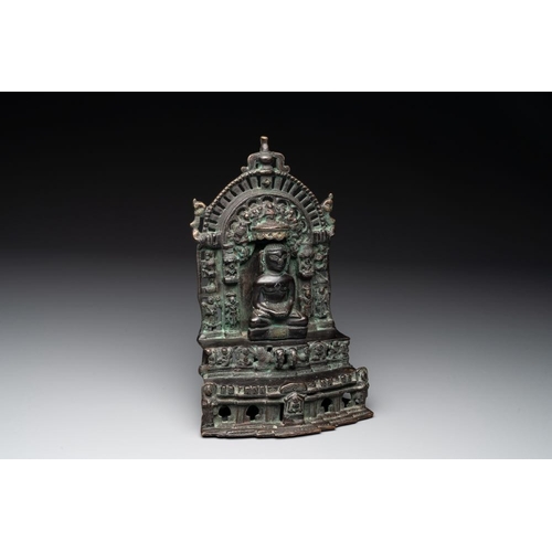 1081 - A copper alloy Jain shrine, Western India, 18/19th C.H.: 30 cm
Weight: 4050 grams
... 