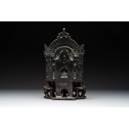 1081 - A copper alloy Jain shrine, Western India, 18/19th C.H.: 30 cm
Weight: 4050 grams
... 