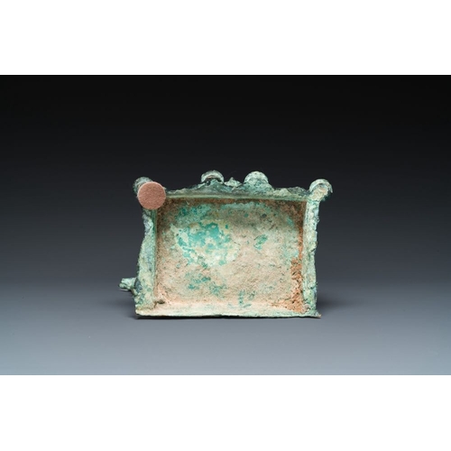 1082 - A bronze group with Kubera on throne, Central Java, Indonesia, 11/12th C.H.: 31 cm
Weight: 2638 gram... 