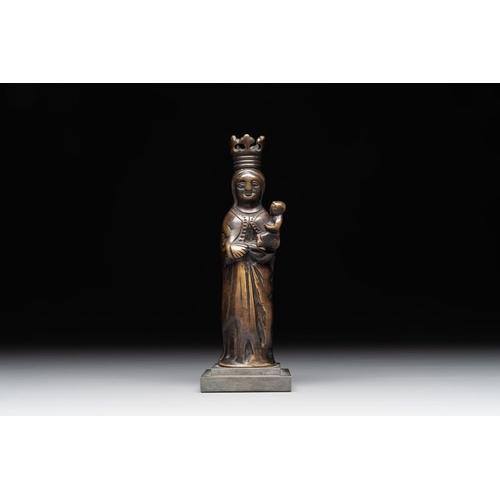 1108 - A bronze 'crowned Madonna with child' lustre ornament, Flanders, 16th C.H.: 18 cm (incl. stand)
... 