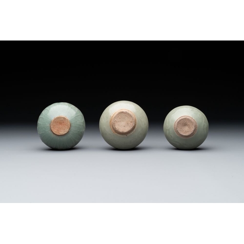 111 - Six Chinese Longquan celadon jarlets with incised floral design, Yuan/MingH.: 6,5 cm (the tallest)H.... 