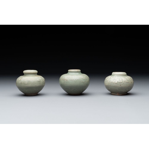 111 - Six Chinese Longquan celadon jarlets with incised floral design, Yuan/MingH.: 6,5 cm (the tallest)H.... 