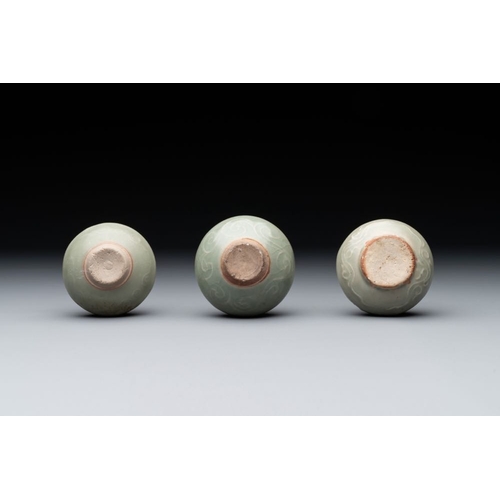 111 - Six Chinese Longquan celadon jarlets with incised floral design, Yuan/MingH.: 6,5 cm (the tallest)H.... 