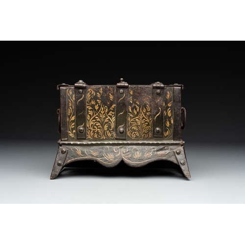 1111 - A polychrome wrought-iron casket, South Germany, Nuremberg, 17th C.Dim.: 18 x 11 x 13,5 cm... 