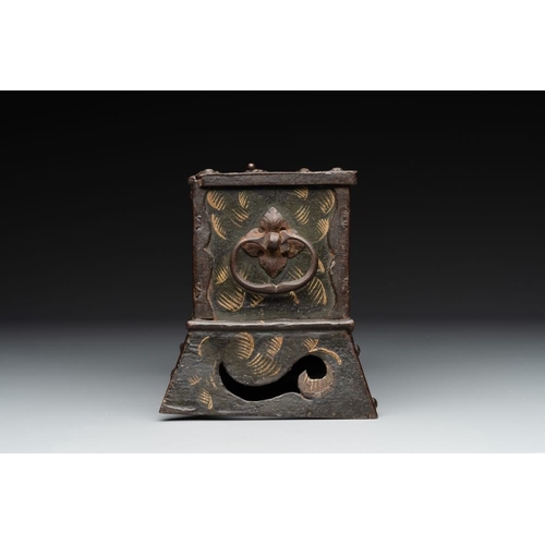 1111 - A polychrome wrought-iron casket, South Germany, Nuremberg, 17th C.Dim.: 18 x 11 x 13,5 cm... 