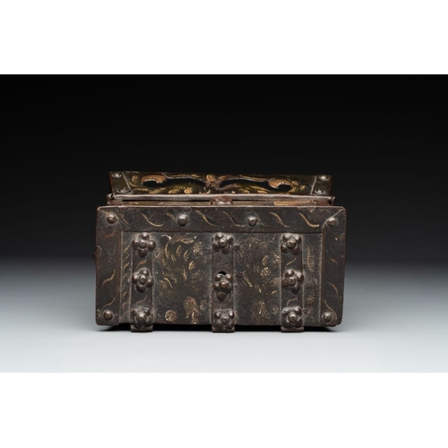 1111 - A polychrome wrought-iron casket, South Germany, Nuremberg, 17th C.Dim.: 18 x 11 x 13,5 cm... 