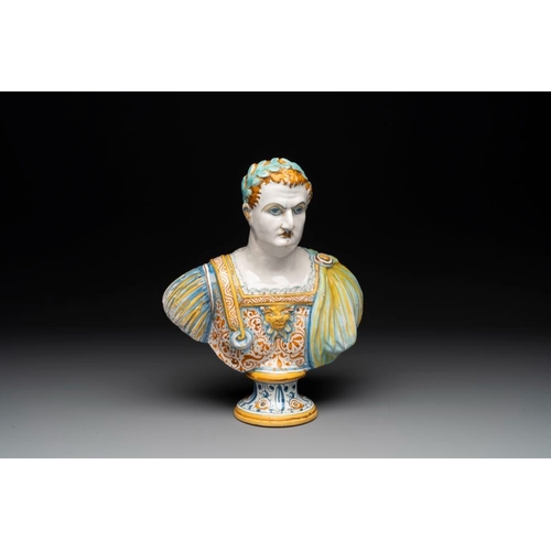 1115 - A polychrome Italian maiolica bust of Caesar, Deruta, 17th C.H.: 30,5 cm