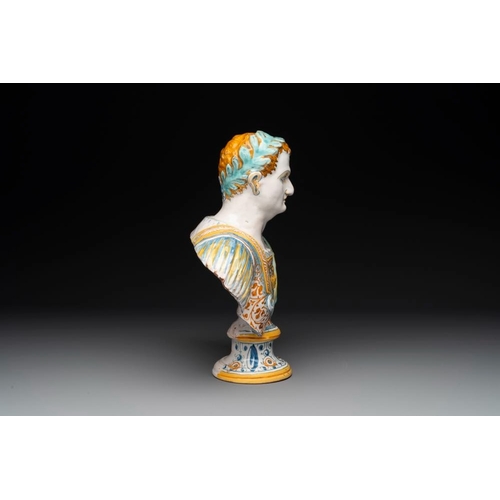 1115 - A polychrome Italian maiolica bust of Caesar, Deruta, 17th C.H.: 30,5 cm