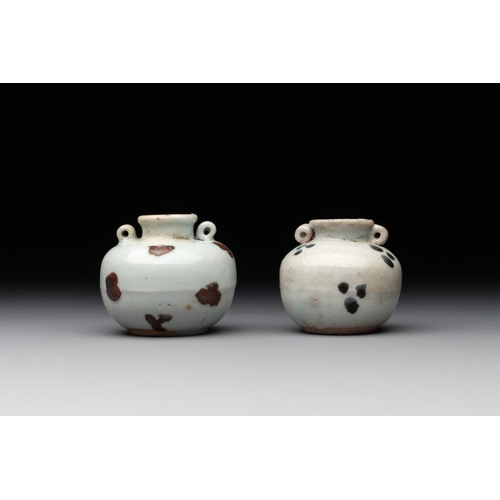 112 - Five Chinese russet-splashed Longquan celadon jarlets, Song/YuanH.: 5,5 cm (the tallest)H.: 4,5 cm (... 