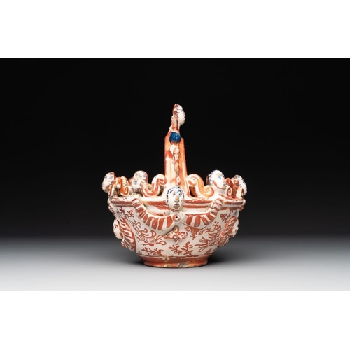 1124 - A rare Hispano-Moresque lustre-glazed basket and a porringer, 16/17th C.L.: 17,5 cm - H.: 18 cm (the... 