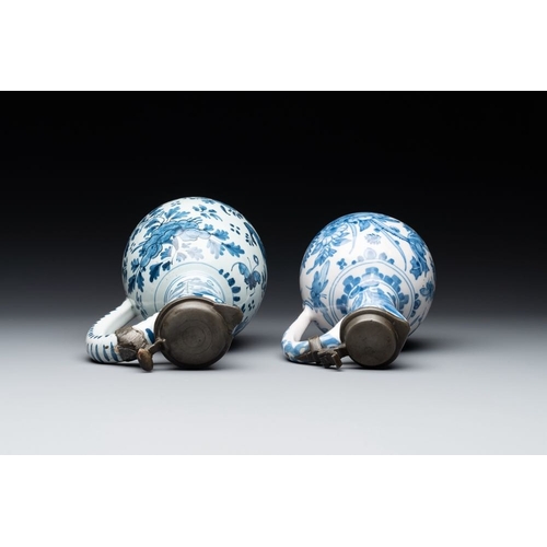 1134 - Two Dutch Delft blue and white jugs with pewter lids, 17/18th C.H.: 24,5 cm (the largest, incl. cove... 