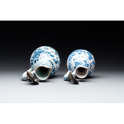 1134 - Two Dutch Delft blue and white jugs with pewter lids, 17/18th C.H.: 24,5 cm (the largest, incl. cove... 