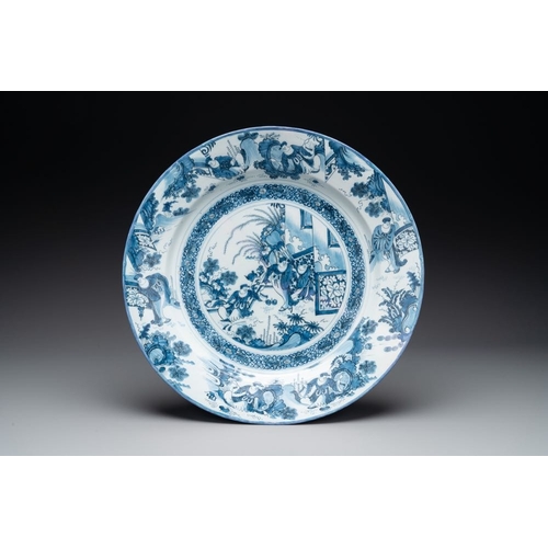 1139 - A large blue and white Dutch Delft chinoiserie dish, late 17th C.Dia.: 49 cm
Marked on the base DPAU... 