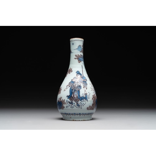 1140 - A Dutch Delft blue, white and manganese chinoiserie bottle vase, late 17th C.H.: 21 cm
Marked SVE ab... 