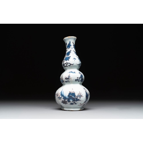 1141 - A Dutch Delft blue, white and manganese chinoiserie triple gourd vase, late 17th C.H.: 21 cm... 