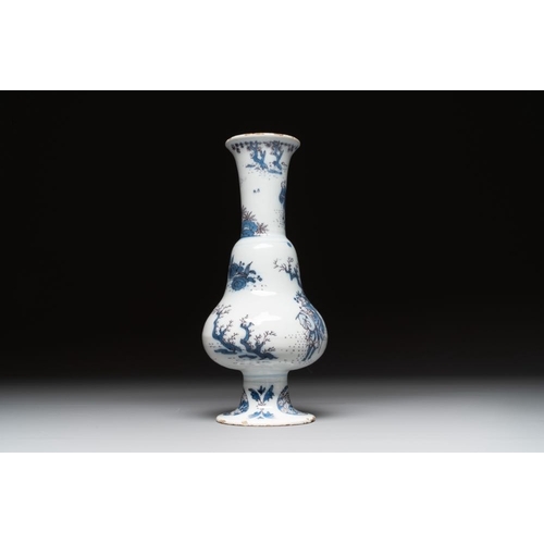 1142 - A Dutch Delft blue, white and manganese pear-shaped  chinoiserie vase, late 17th C.H.: 22 cm... 