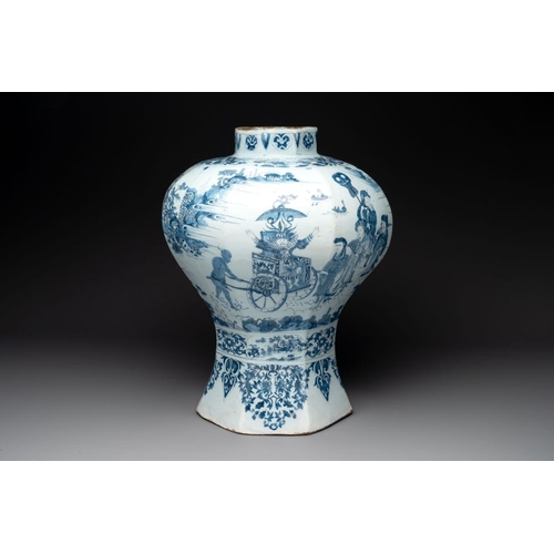 1144 - A very large Dutch Delft blue and white chinoiserie baluster vase, second half 17th C.H.: 50,5 cm... 