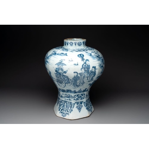 1144 - A very large Dutch Delft blue and white chinoiserie baluster vase, second half 17th C.H.: 50,5 cm... 