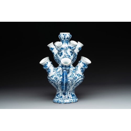 1145 - A rare Dutch Delft blue and white tulip vase, late 17th C.H.: 28,5 cm
Marked AK on the back for Adri... 