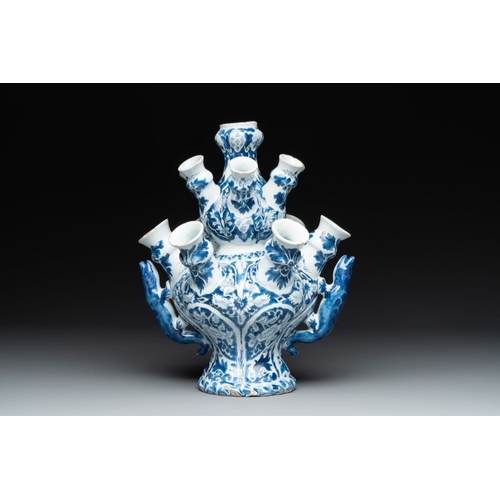 1145 - A rare Dutch Delft blue and white tulip vase, late 17th C.H.: 28,5 cm
Marked AK on the back for Adri... 