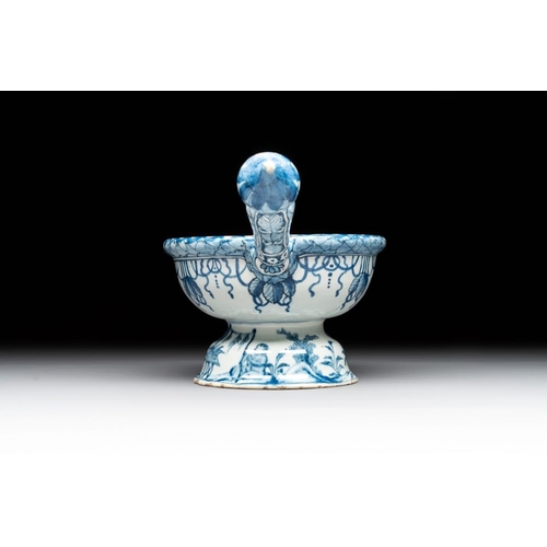 1146 - A Dutch Delft blue and white 'tobacco plantation owner' brasier, 18th C.L.: 20,5 cm - H.: 10,5 cm
Ma... 