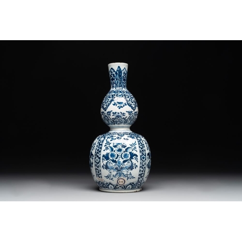 1150 - A Dutch Delft blue and white double gourd vase, Pieter Kam, ca. 1700H.: 28,5 cm
Marked PK for Pieter... 