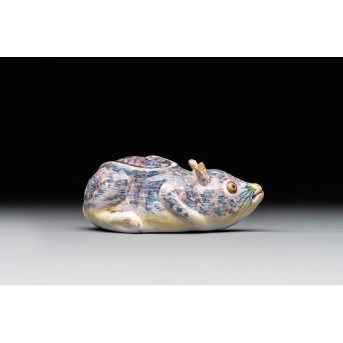 1153 - A polychrome Dutch Delft model of a squirrel, 18th C.Dim.: 10,5 x 5 x 4 cm
... 