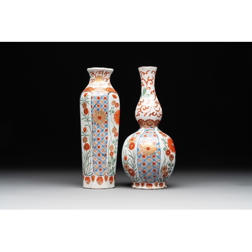 1159 - Two polychrome Dutch Delft petit feu vases with floral design, early 18th C.H.: 19,1 cm (the tallest... 