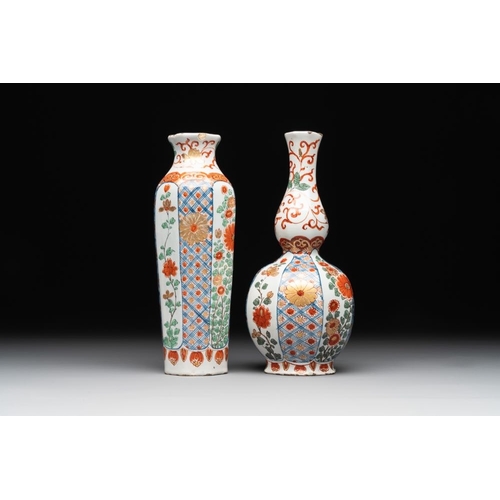 1159 - Two polychrome Dutch Delft petit feu vases with floral design, early 18th C.H.: 19,1 cm (the tallest... 