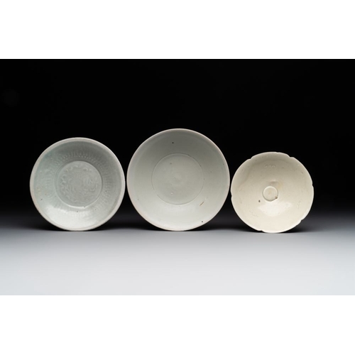 116 - A collection of 20 Chinese monochrome wares, Song/MingDia.: 18,6 cm - H.: 6,2 cm (the largest bowl)D... 