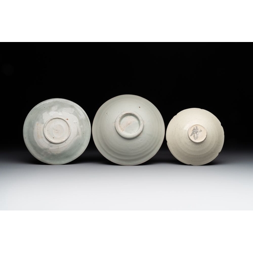 116 - A collection of 20 Chinese monochrome wares, Song/MingDia.: 18,6 cm - H.: 6,2 cm (the largest bowl)D... 