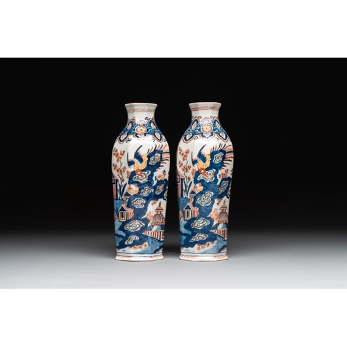 1160 - A pair of polychrome Dutch Delft octagonal chinoiserie vases, 18th C.H.: 20,5 cm
Marked LVE for Lamb... 