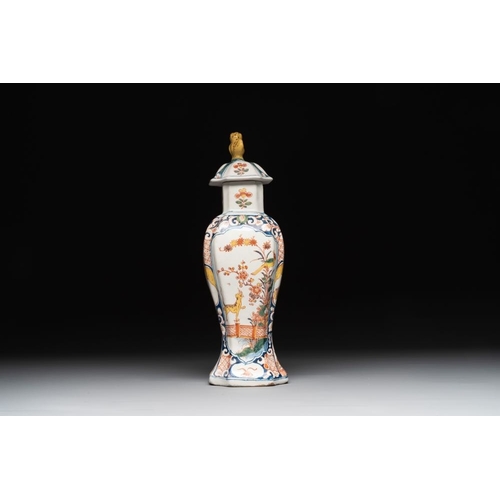 1161 - A polychrome Dutch Delft kakiemon-style vase and cover, 18th C.H.: 33 cm (incl. cover)... 